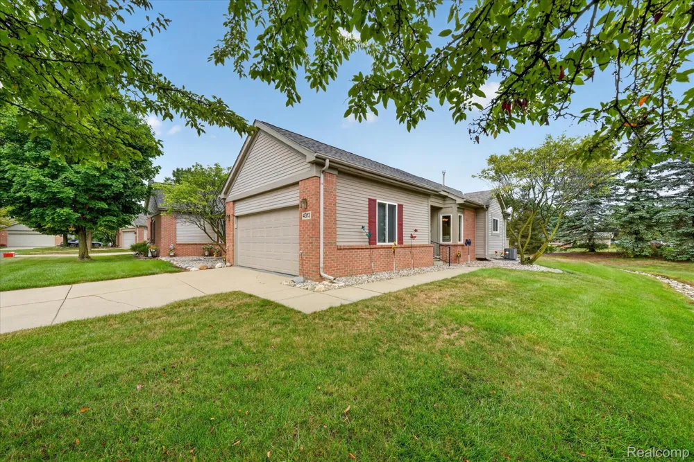 4313 Osprey Lane Burton City, MI 48519