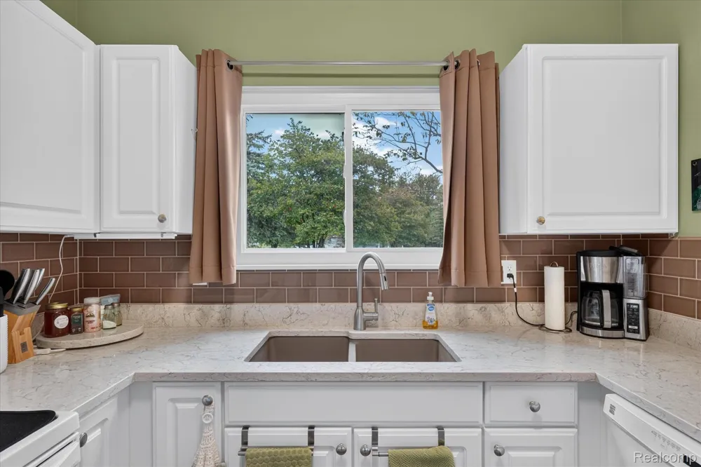 4313 Osprey Lane Burton City, MI 48519