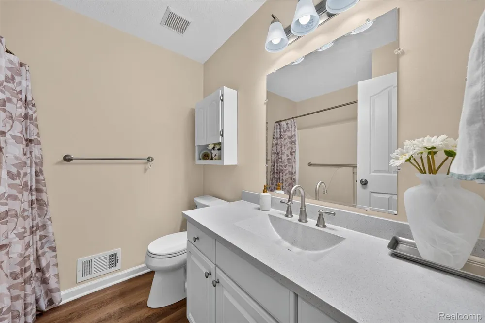4313 Osprey Lane Burton City, MI 48519