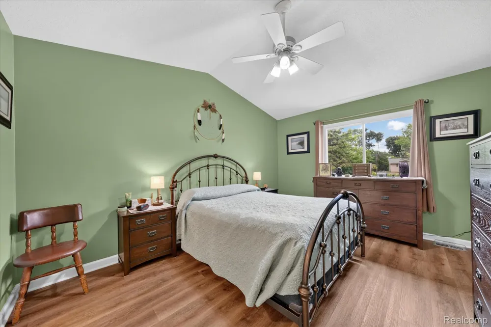 4313 Osprey Lane Burton City, MI 48519