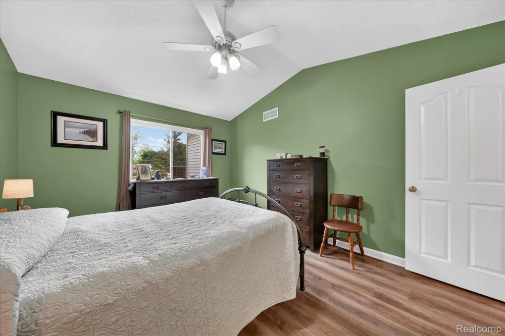 4313 Osprey Lane Burton City, MI 48519