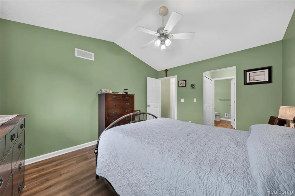 4313 Osprey Lane Burton City, MI 48519