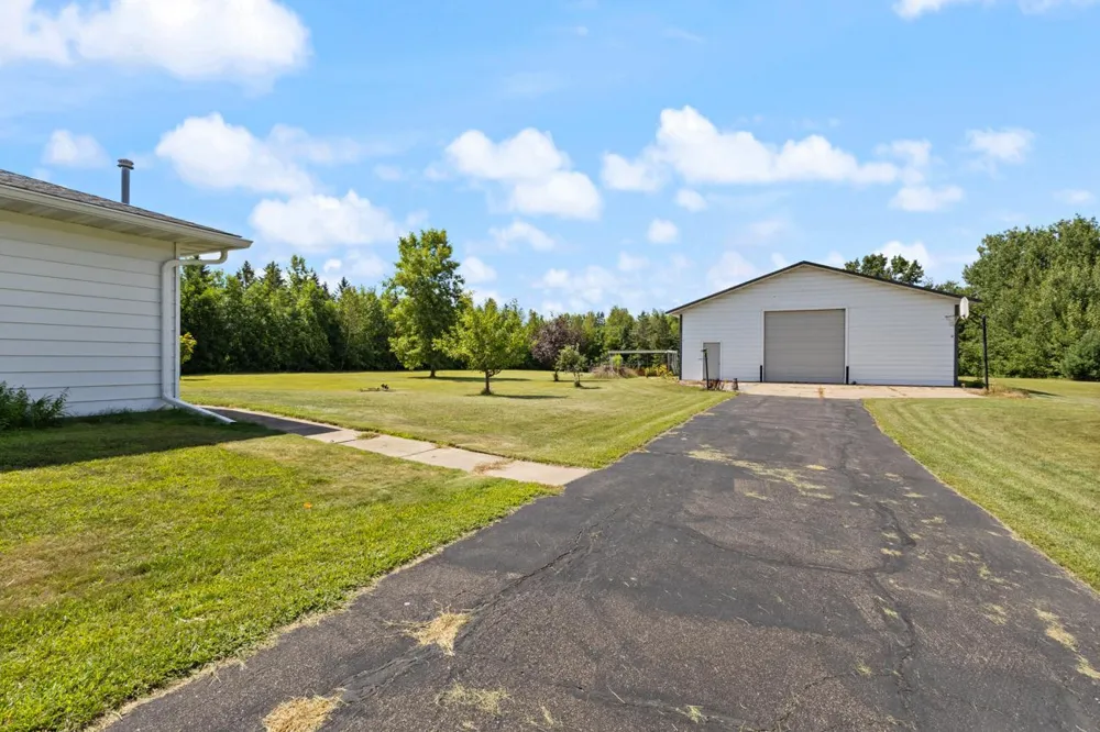 1433 Morris Avenue Hinckley, MN 55037