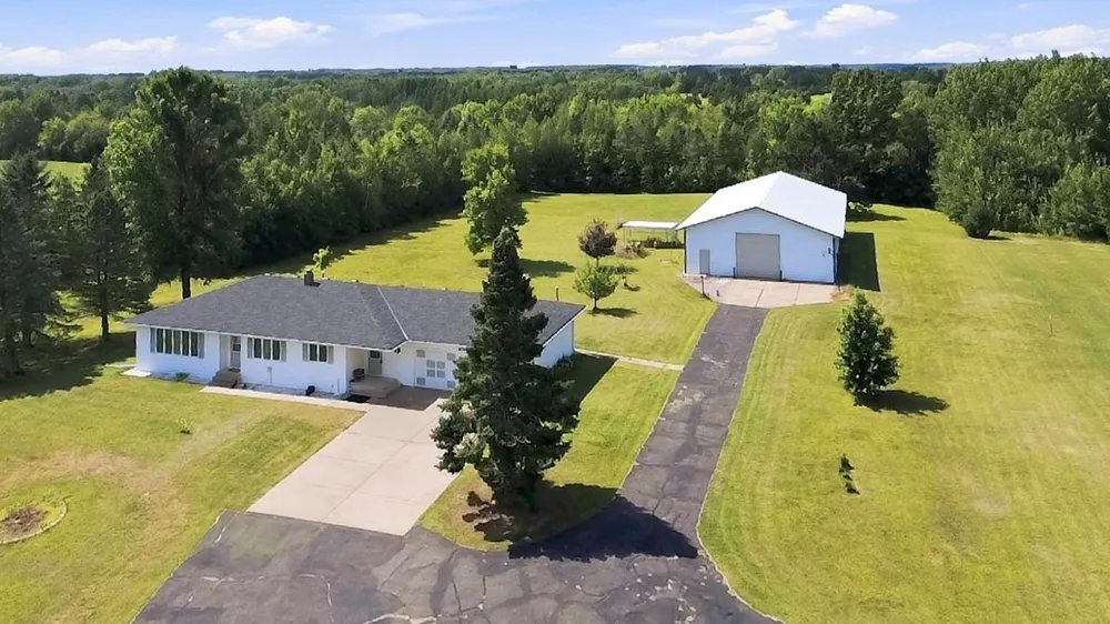 1433 Morris Avenue Hinckley, MN 55037