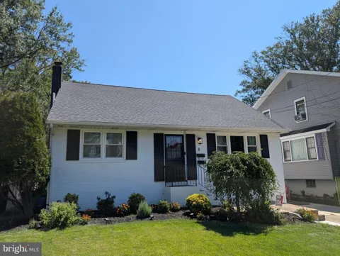 8 CONARD AVENUE #MAIN LEVEL UNIT