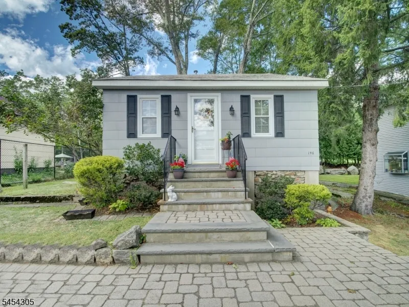 146 Monroe Trl Hopatcong, NJ 07843