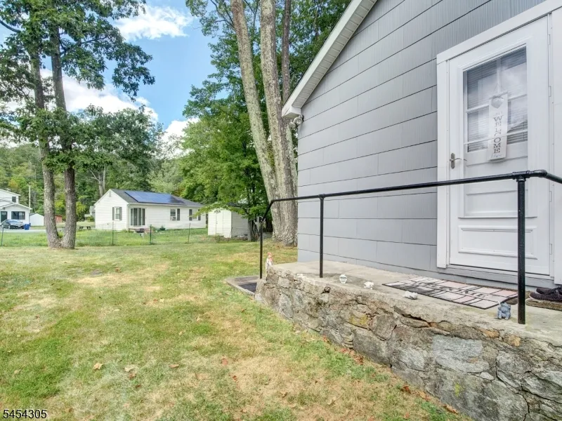 146 Monroe Trl Hopatcong, NJ 07843