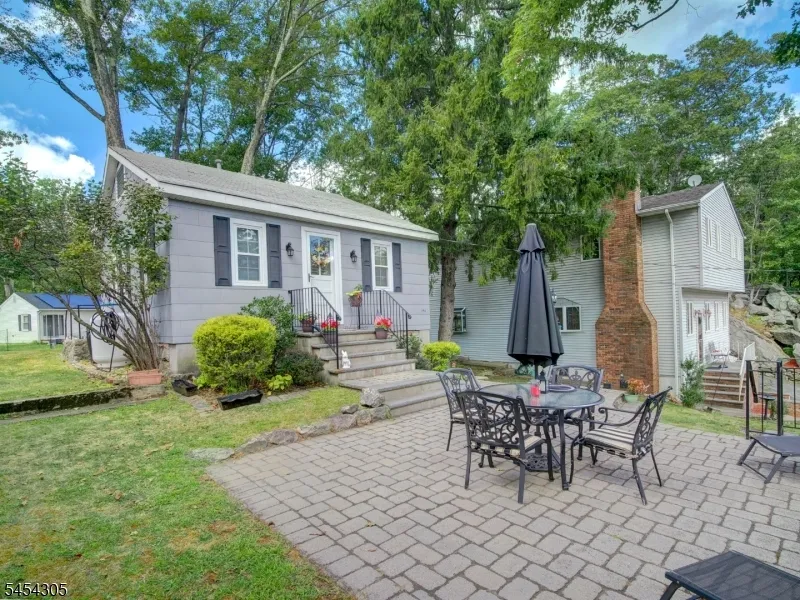146 Monroe Trl Hopatcong, NJ 07843