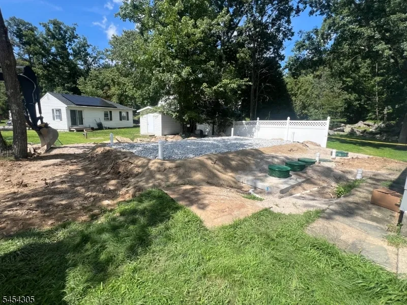 146 Monroe Trl Hopatcong, NJ 07843
