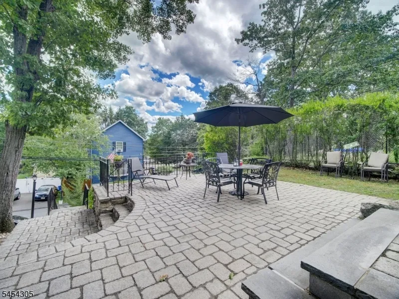 146 Monroe Trl Hopatcong, NJ 07843