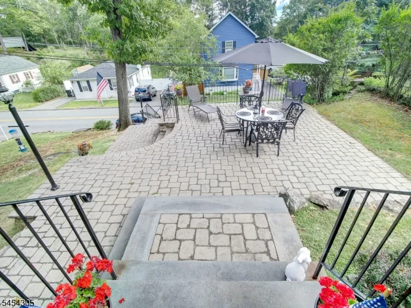 146 Monroe Trl Hopatcong, NJ 07843
