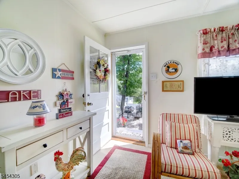 146 Monroe Trl Hopatcong, NJ 07843