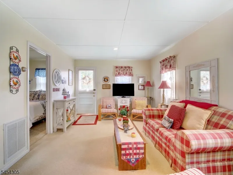 146 Monroe Trl Hopatcong, NJ 07843