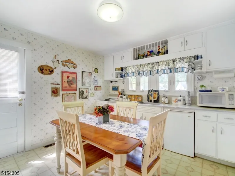 146 Monroe Trl Hopatcong, NJ 07843
