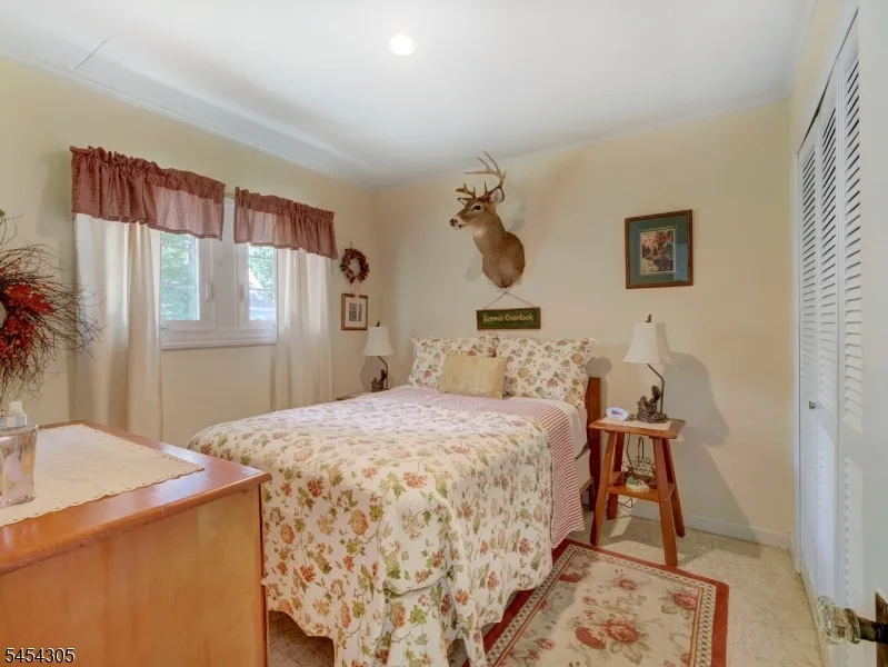 146 Monroe Trl Hopatcong, NJ 07843
