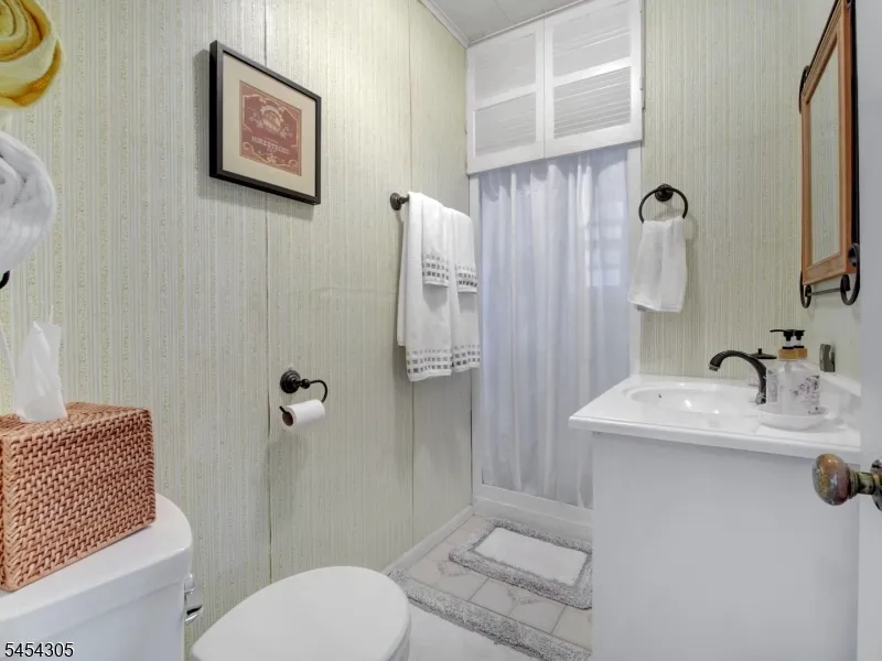 146 Monroe Trl Hopatcong, NJ 07843