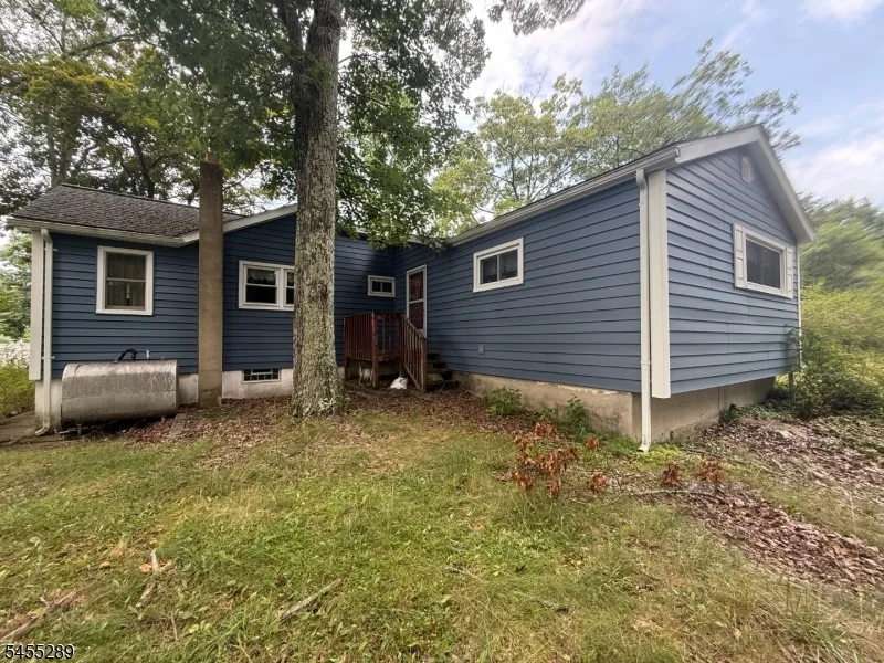3 Illinois Trl Hopatcong, NJ 07843