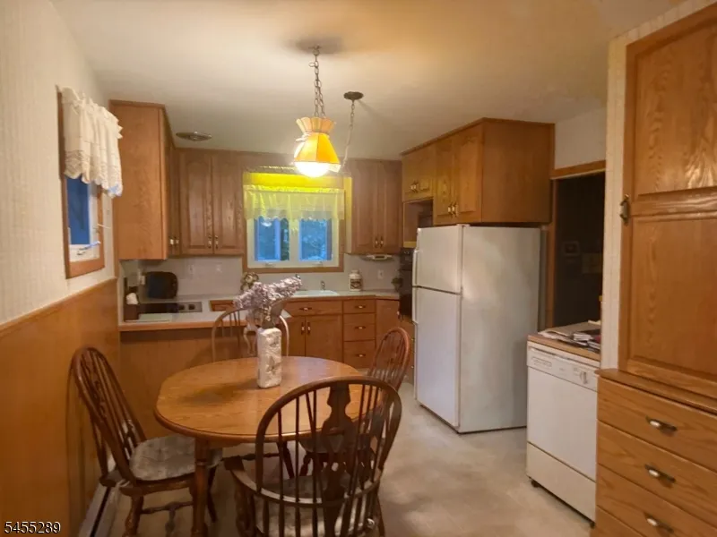 3 Illinois Trl Hopatcong, NJ 07843