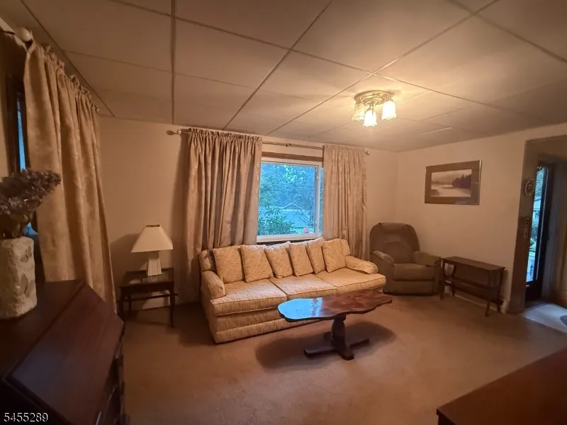 3 Illinois Trl Hopatcong, NJ 07843