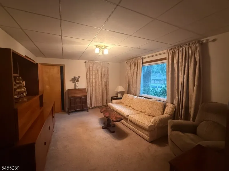 3 Illinois Trl Hopatcong, NJ 07843