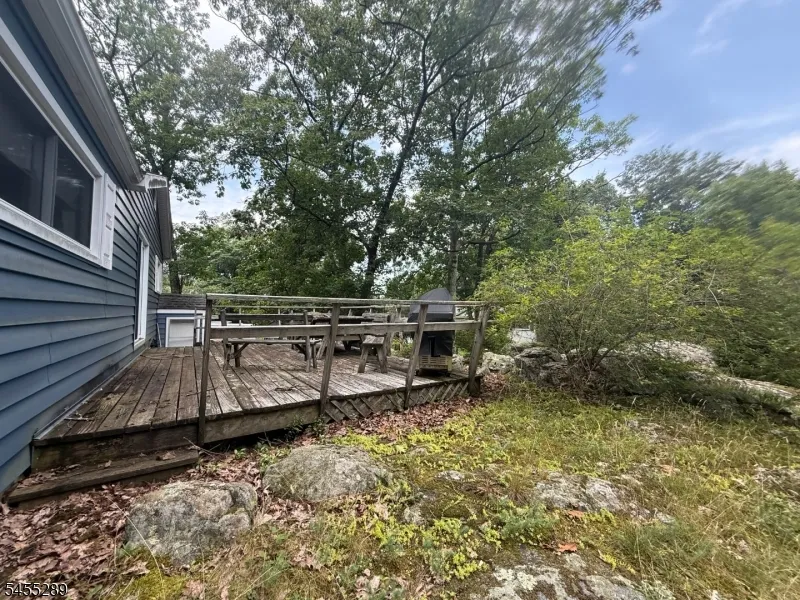 3 Illinois Trl Hopatcong, NJ 07843