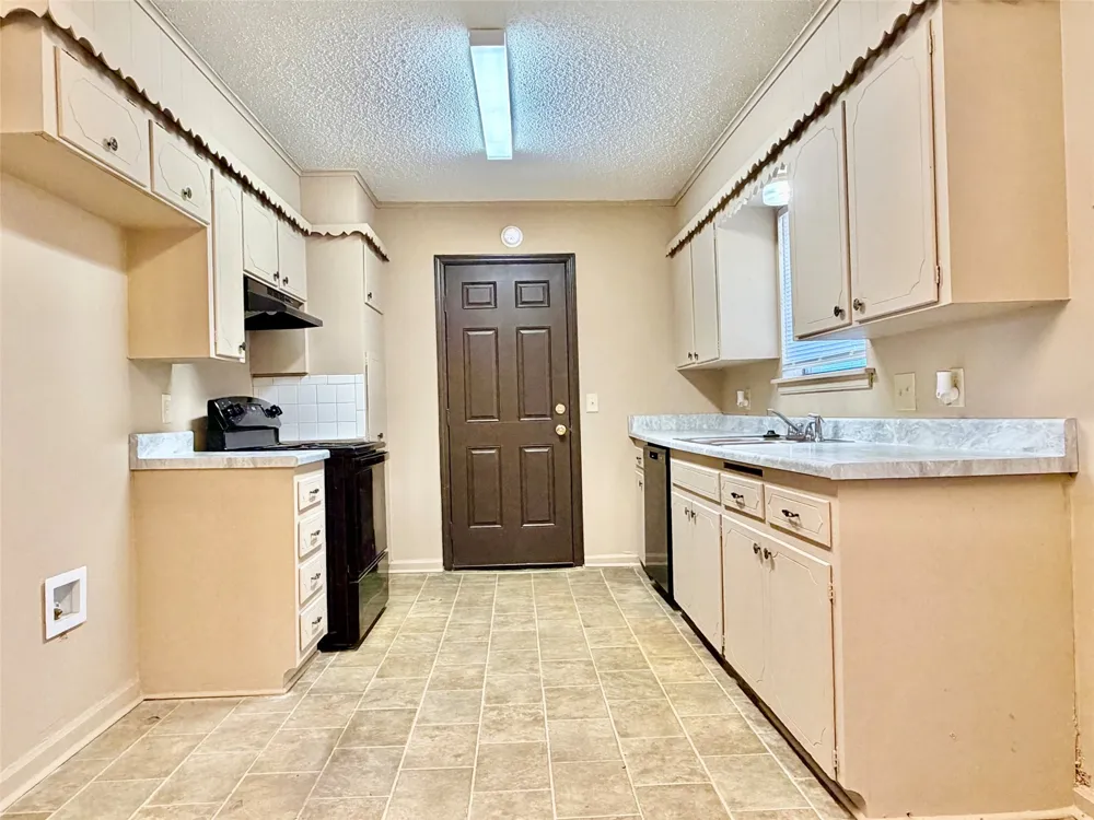 12047 E 34th Street Tulsa, OK 74146