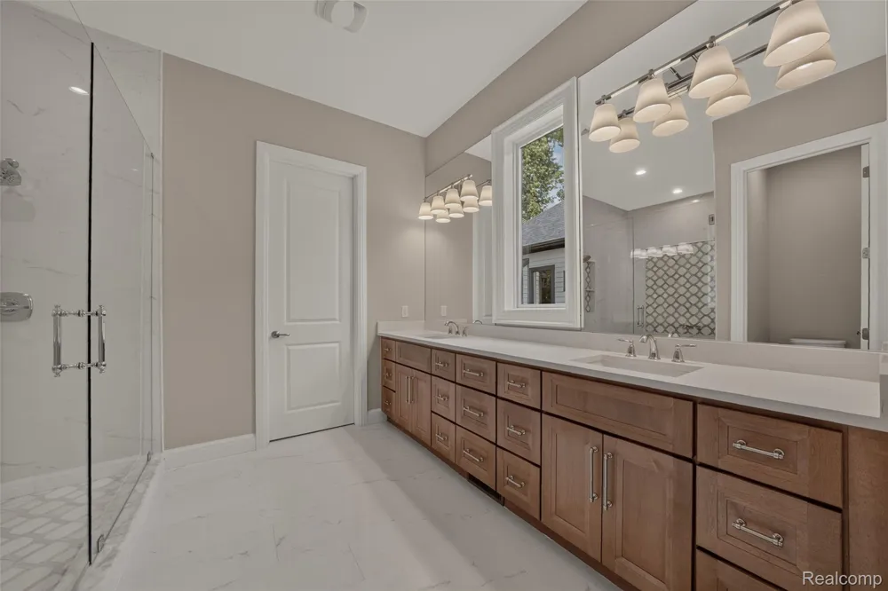 526 Maplehill Road Rochester Hills City, MI 48306