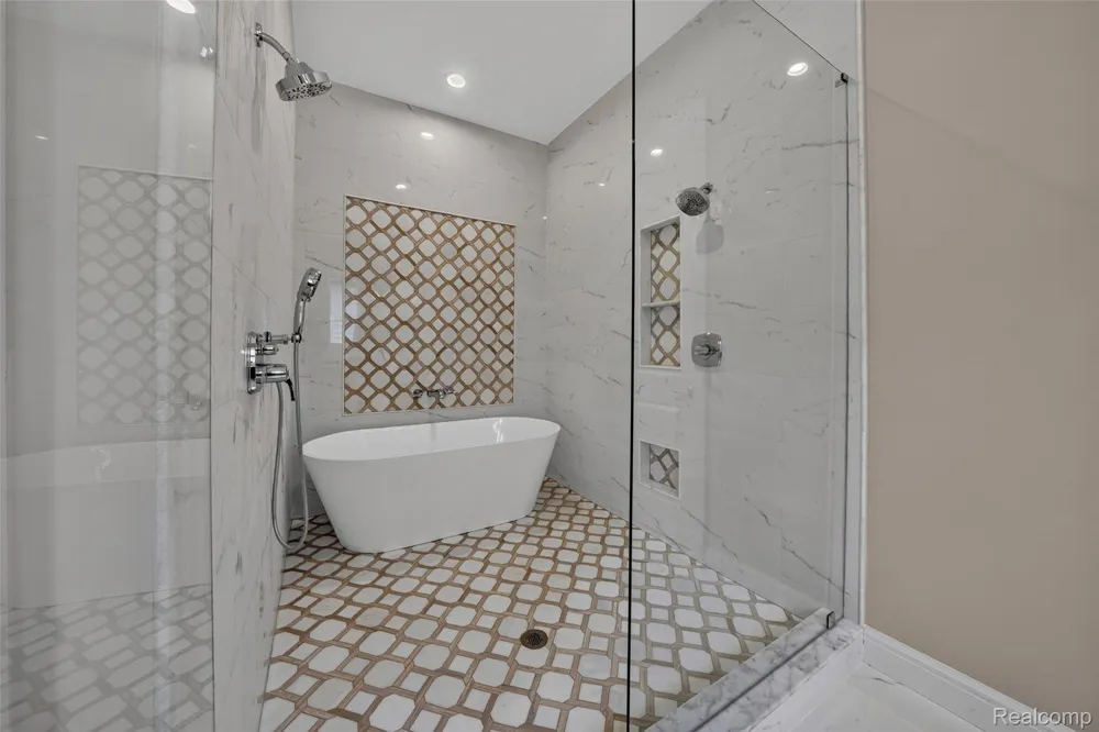 526 Maplehill Road Rochester Hills City, MI 48306