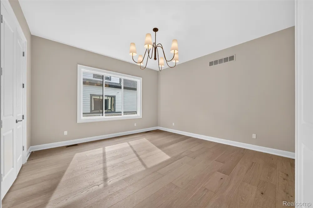 526 Maplehill Road Rochester Hills City, MI 48306