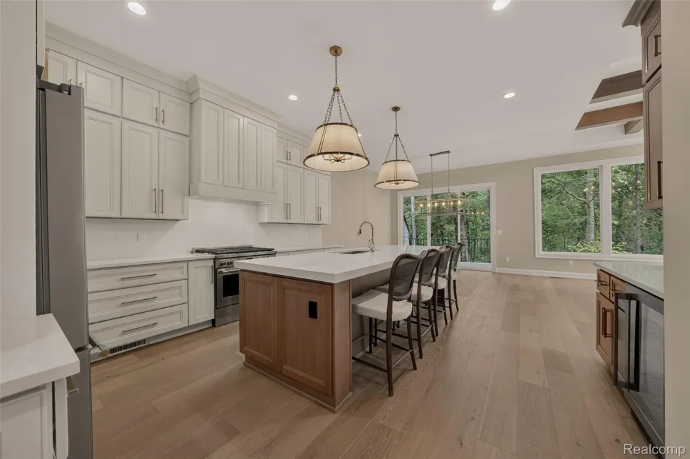 526 Maplehill Road Rochester Hills City, MI 48306