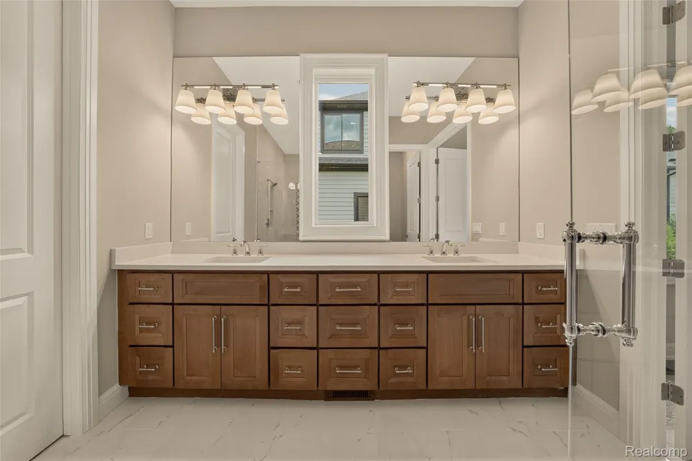 526 Maplehill Road Rochester Hills City, MI 48306