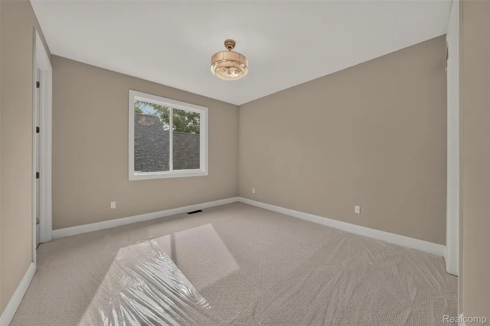 526 Maplehill Road Rochester Hills City, MI 48306
