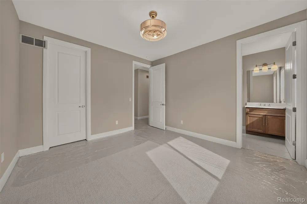 526 Maplehill Road Rochester Hills City, MI 48306
