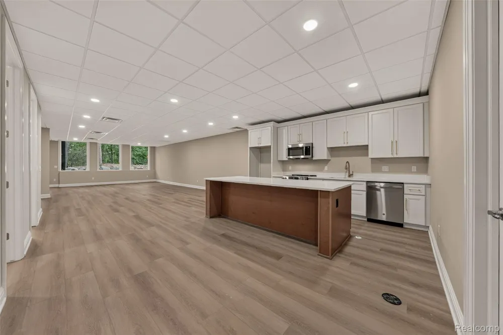526 Maplehill Road Rochester Hills City, MI 48306