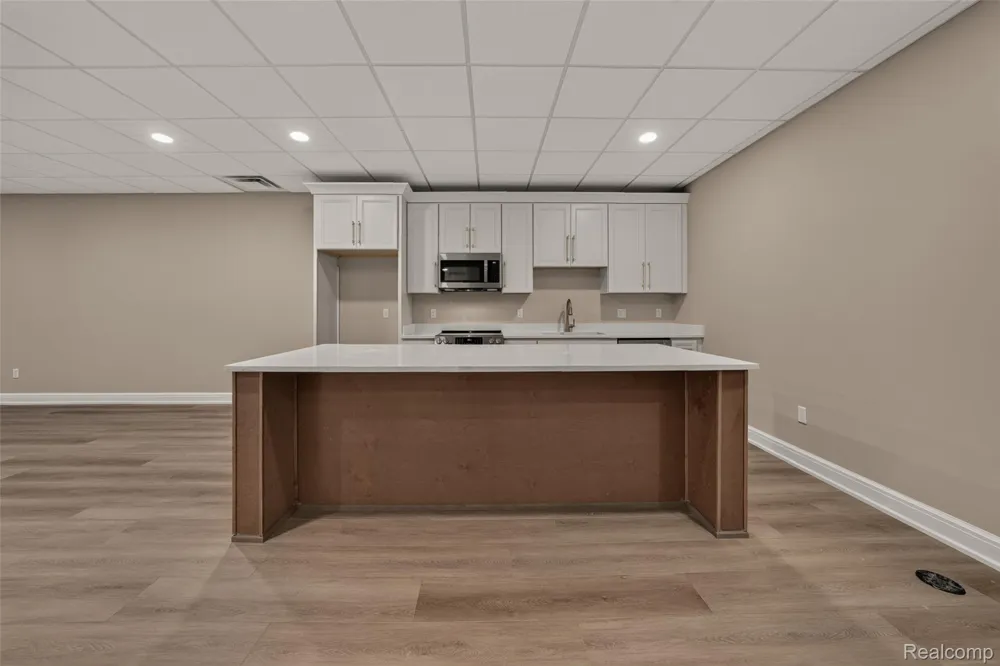 526 Maplehill Road Rochester Hills City, MI 48306