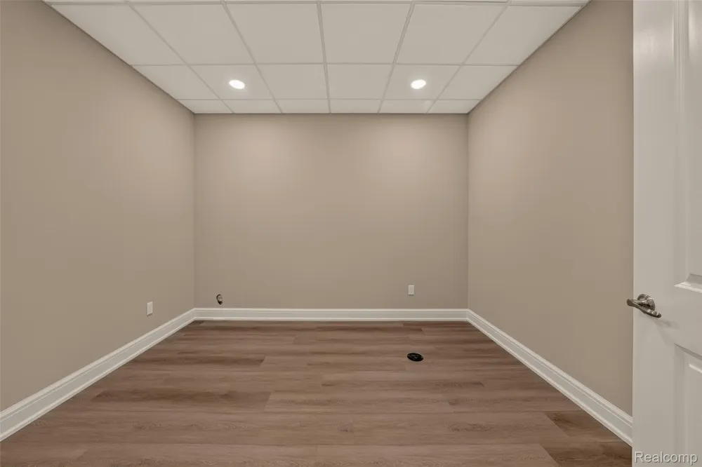 526 Maplehill Road Rochester Hills City, MI 48306