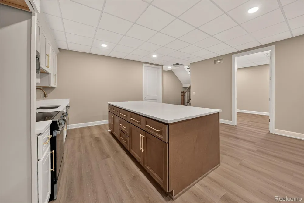 526 Maplehill Road Rochester Hills City, MI 48306