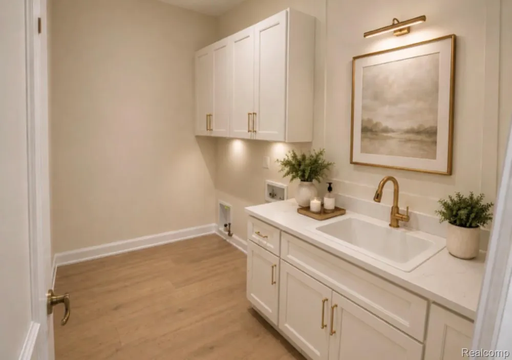 526 Maplehill Road Rochester Hills City, MI 48306