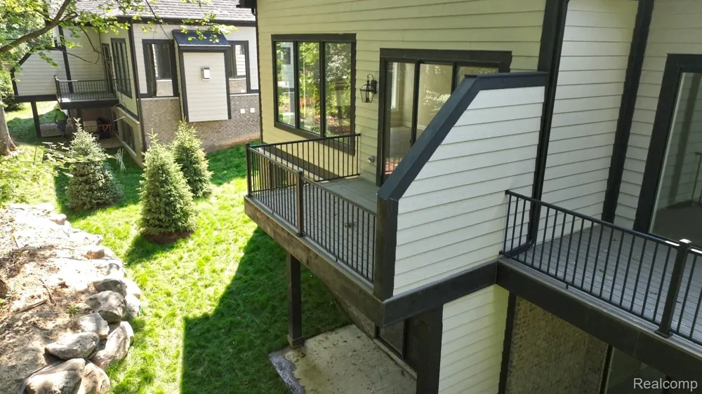 526 Maplehill Road Rochester Hills City, MI 48306
