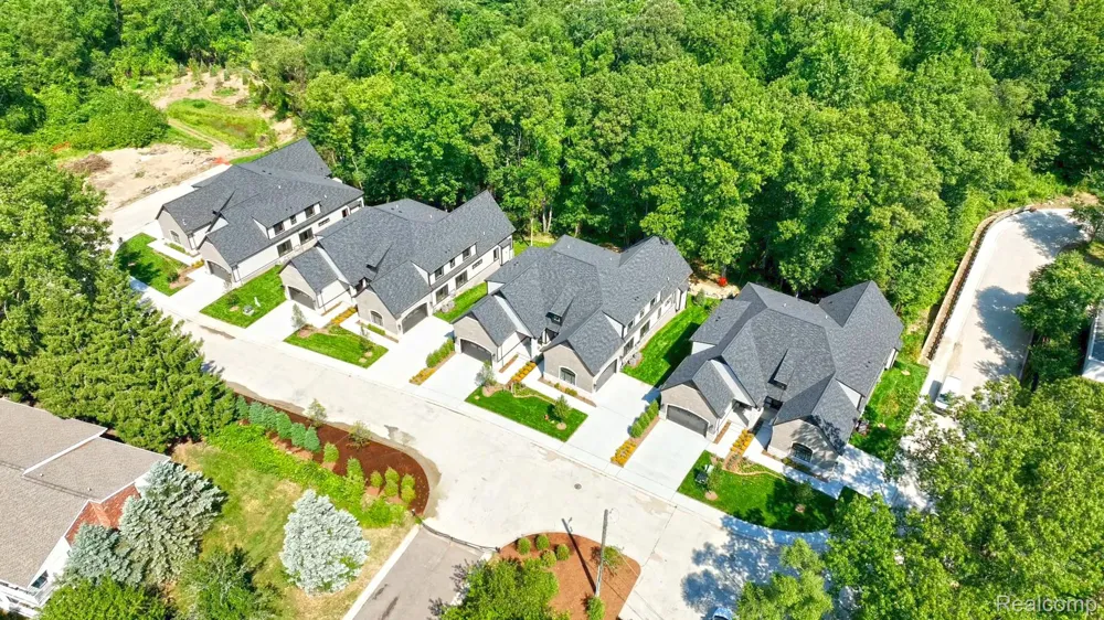 526 Maplehill Road Rochester Hills City, MI 48306