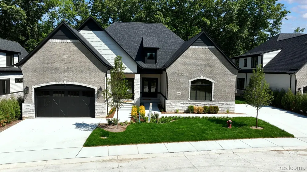 526 Maplehill Road Rochester Hills City, MI 48306