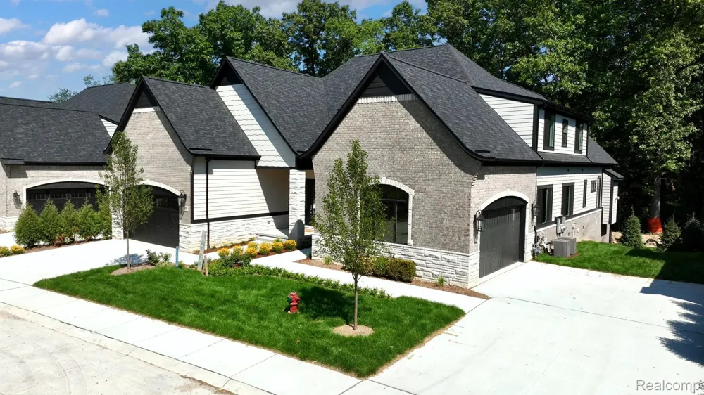 526 Maplehill Road Rochester Hills City, MI 48306