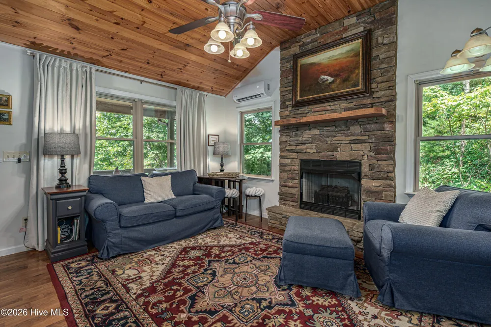643 Zekes Trail Marble, NC 28905