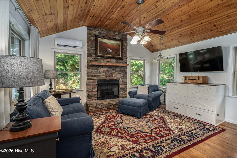 643 Zekes Trail Marble, NC 28905