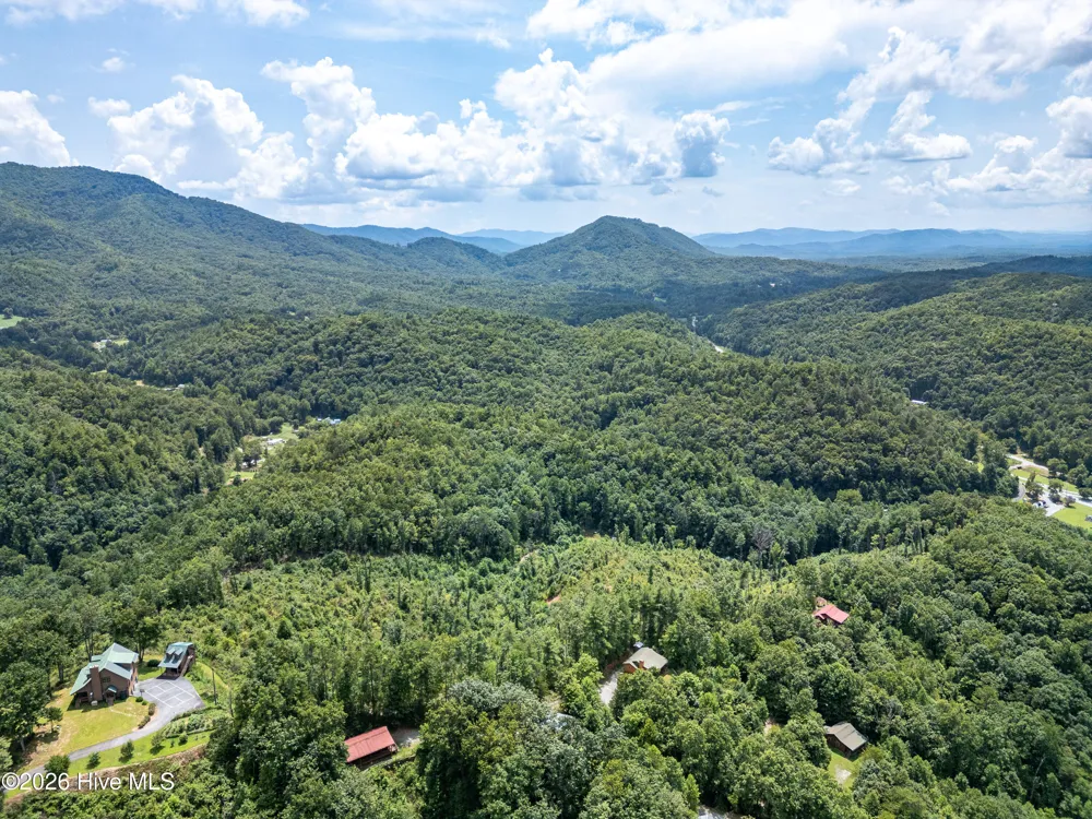 643 Zekes Trail Marble, NC 28905