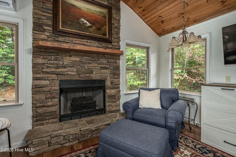 643 Zekes Trail Marble, NC 28905