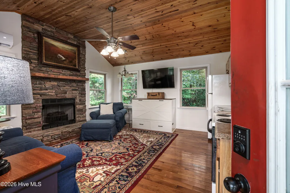643 Zekes Trail Marble, NC 28905