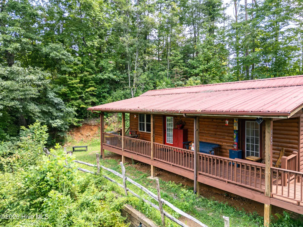 643 Zekes Trail Marble, NC 28905