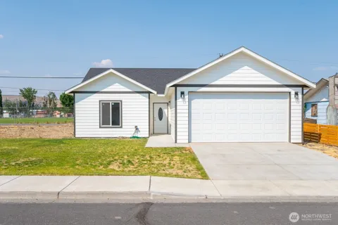 248 SE Pioneer Ave