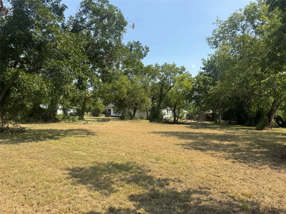 907 Buck Street Gainesville, TX 76240